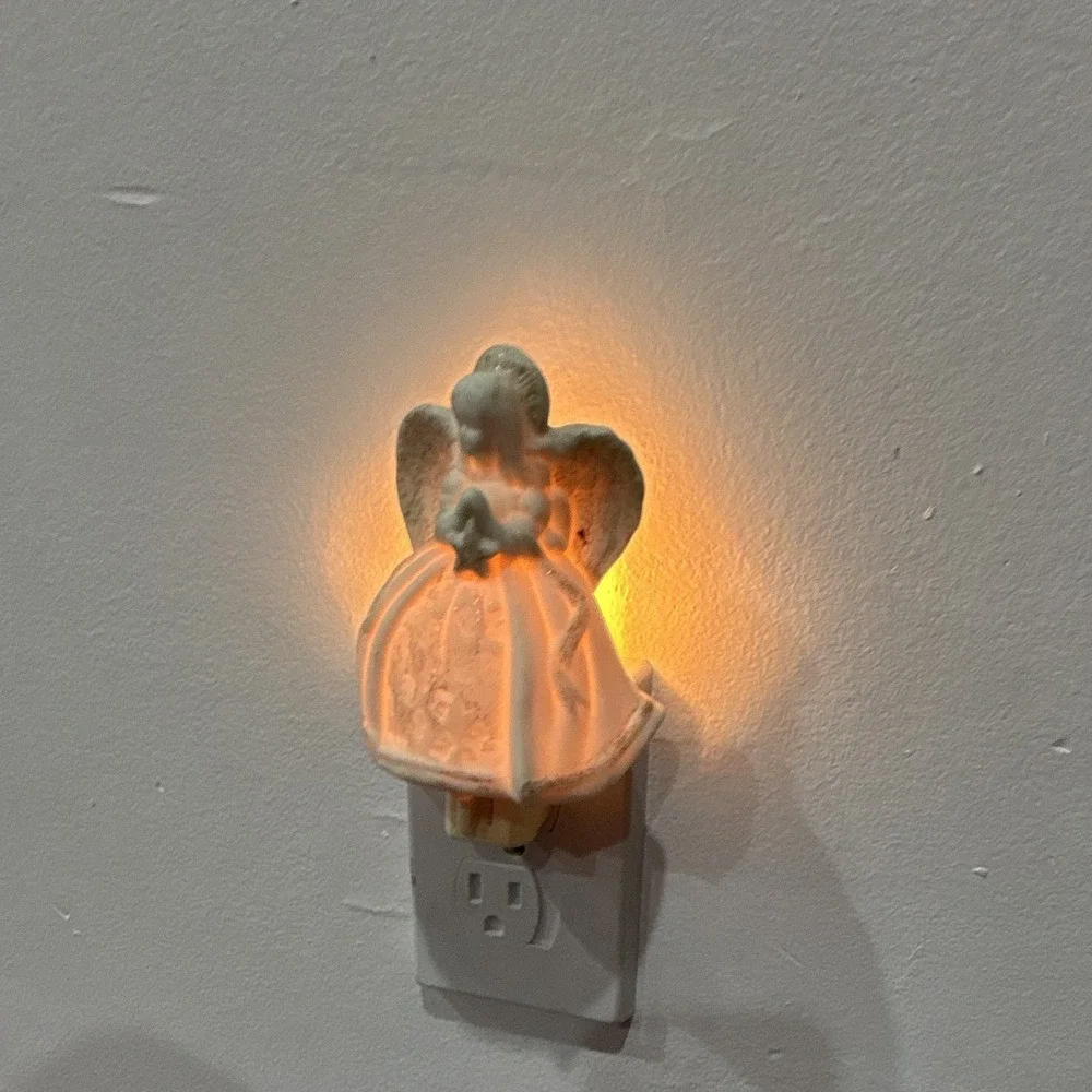 White Angel Plug-In Night Light Wall Outlet Lamp, Yellow Light, Indoor